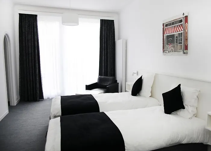 Hotel Satellite